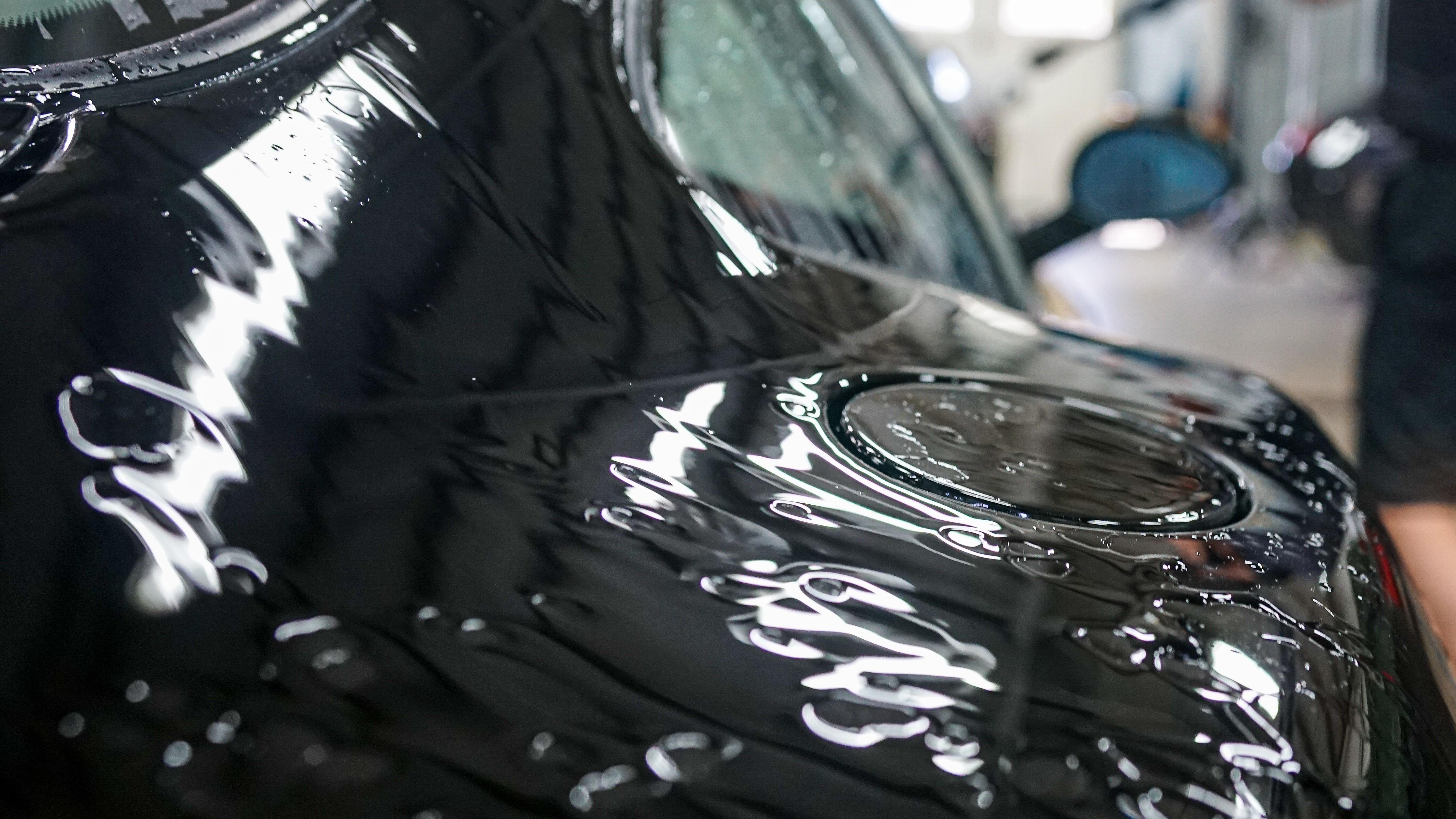 Wet Porsche hood curves showing perfect reflection